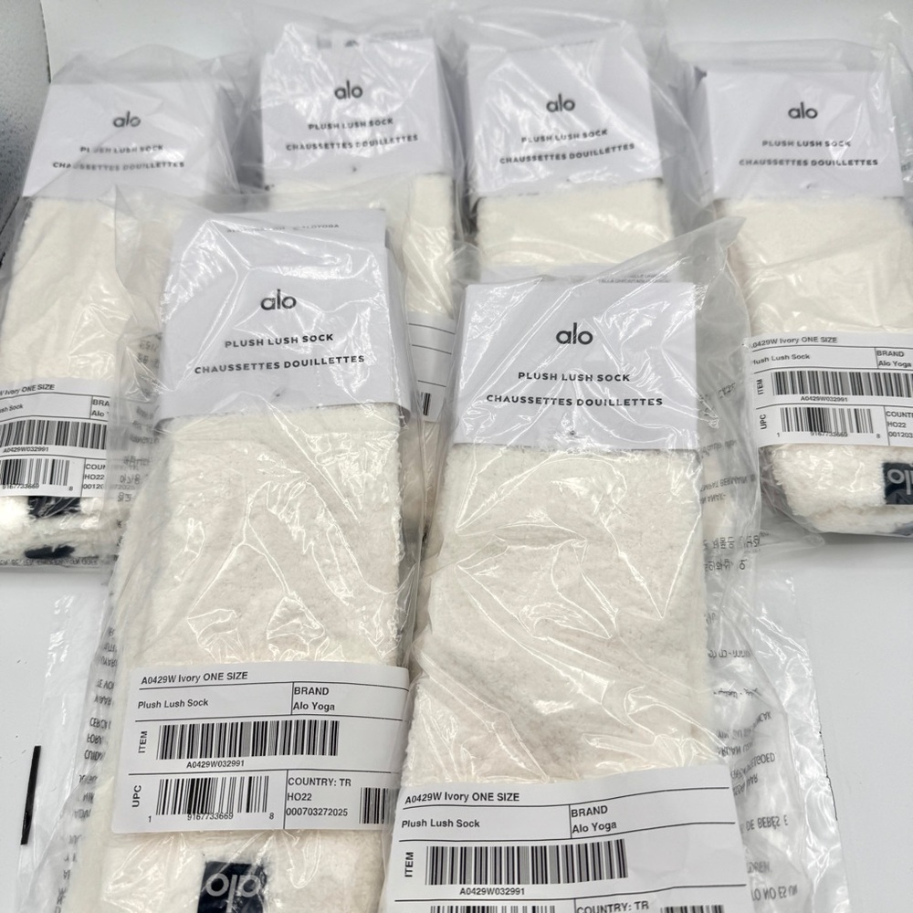NWT Alo Yoga BUNDLE 6x Plush Lush Socks - Ivory White Cream 6 Pairs NEW